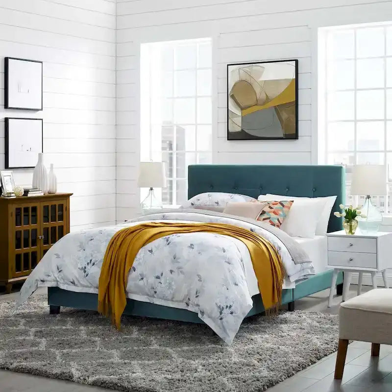 Lit Queen-size en velours rembourré Copper Grove Belimanastir