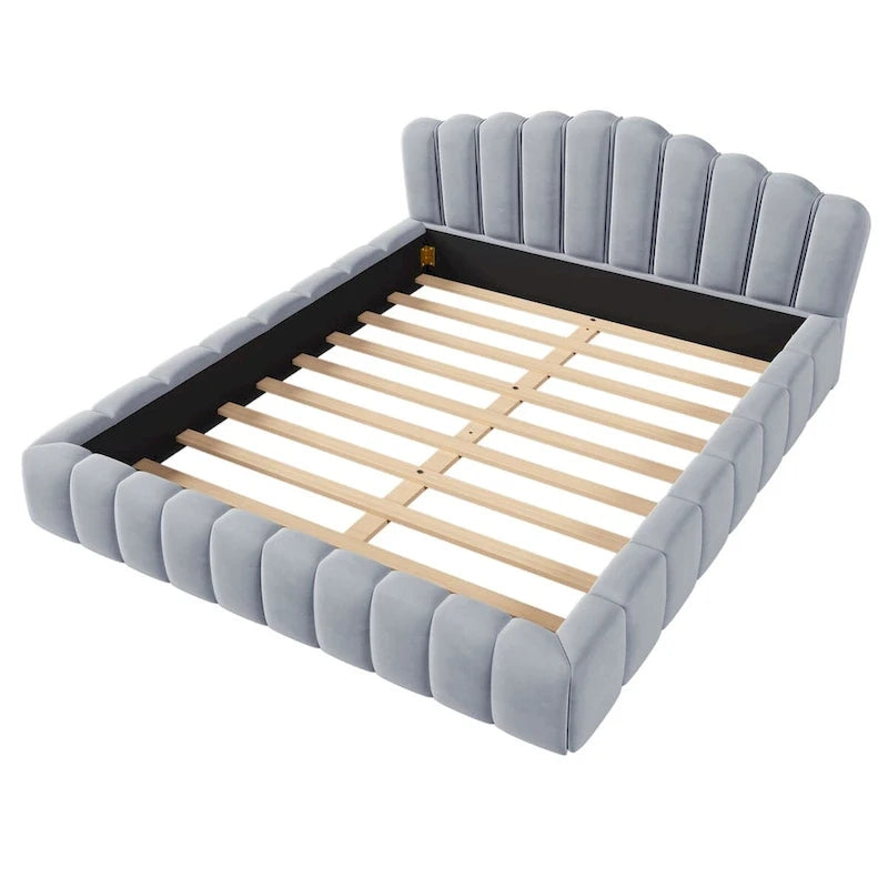 Lit plateforme Queen tapissé de velours