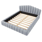 Lit plateforme Queen tapissé de velours
