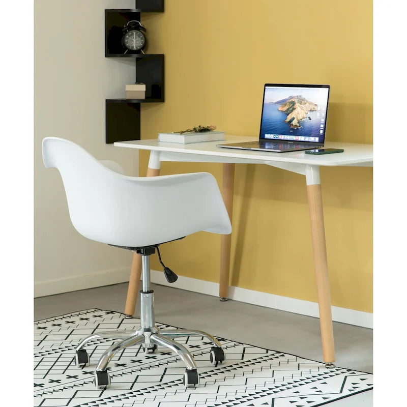 Chaise de bureau pivotante à coque moulée en plastique de style Mid-Century Modern avec roulettes, réglable.