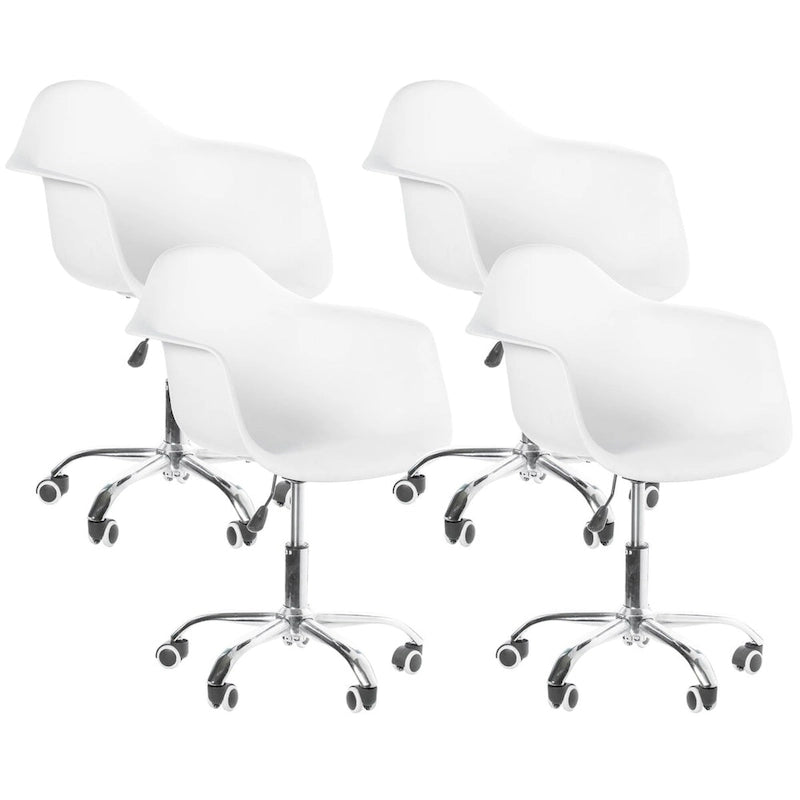 Chaise de bureau pivotante à coque moulée en plastique de style Mid-Century Modern avec roulettes, réglable.